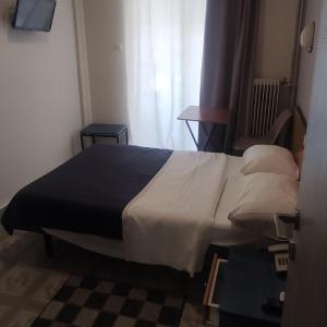 Single Budget Room with Private External Bathroom