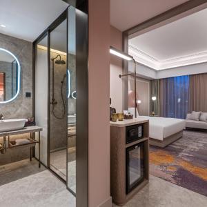 Superior King Room with One King Bed