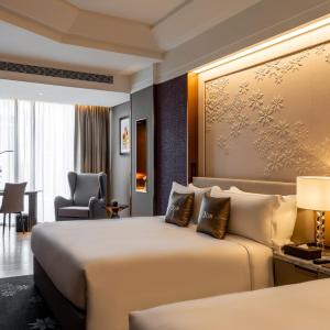  Panorama Pool Suite – Twin King – Birthday Bonanza Package