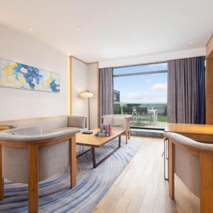 One-Bedroom Suite with Outdoor Terrace