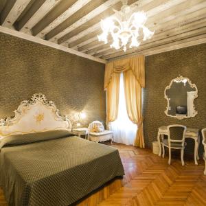 Junior Suite with Canal View