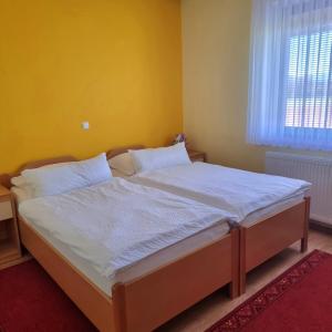 Twin Room with Mountain View