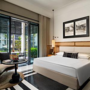 Luxury Room with Balcony With Twin Bed