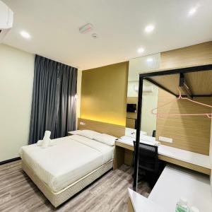 Standard Queen Room