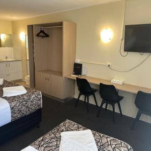 Standard Queen Room