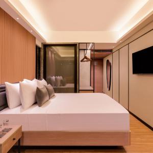  Executive King Room (Complimentary HI tea and 10% discount on Laundry Service)
