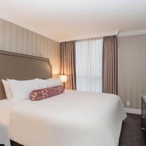 Two Bedroom Sutton Suite, 1 King, 1 Queen, Sofa Bed