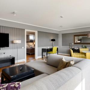 Deluxe King Suite