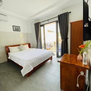 Queen Room with Balcony