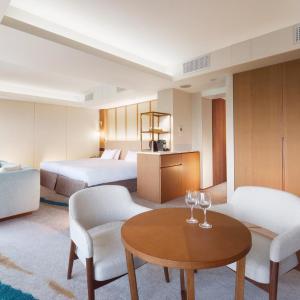 Suite with Ocean View - Club Lounge Access 
