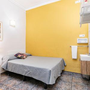 Single Room with Shared Bathroom
