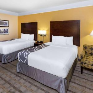 Queen Room - Mobility/Hearing Accessible with Bathtub with Grab Bars/Non-Smoking