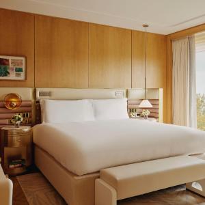 Hyde Park Balcony Suite