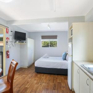 Standard Cabin - Sleeps 2 - Dog Friendly