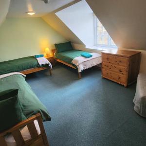 Basic Triple Room with Shared Bathroom