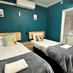 Twin Room with Bathroom