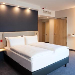 Standard Queen Room - Accessible