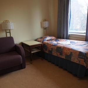 Single Room with Shared Bathroom - Annex