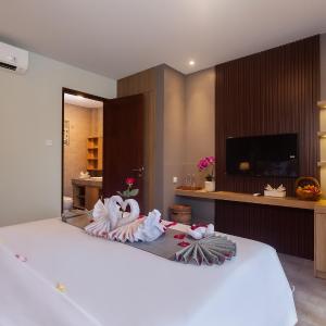 Deluxe King Suite