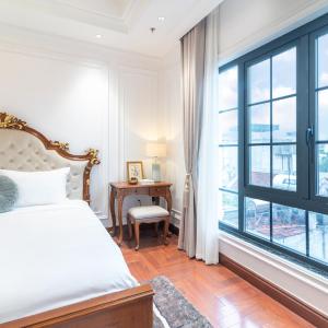 Two-Bedroom Apartment with City View