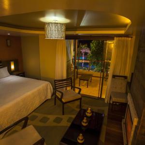 Deluxe Suite with Balcony (2 Adults)