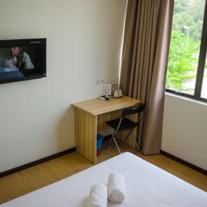 Deluxe Queen Room