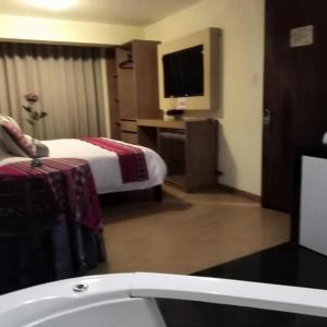 Deluxe Suite with Spa Bath
