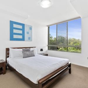 One-Bedroom Apartment with Pool View