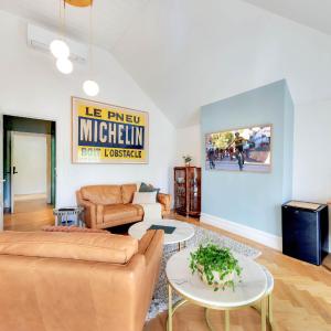 Deluxe Queen Suite