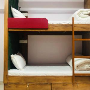 Single Bed in Male Dormitory Room with Shared Bathroom