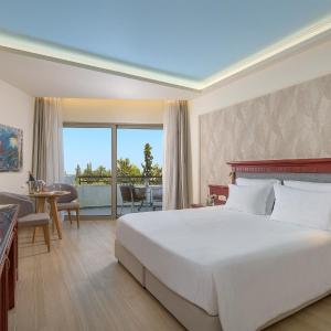 Family Suite with Partial Sea View (2-4 People) 