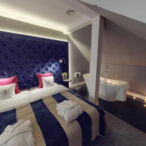 Superior Double Room with Bath in the Residence