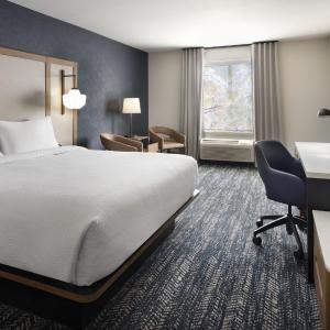 King Room with Roll-In Shower - Mobility Access/Hearing Accessible