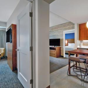 2 Bedroom Suite with Bedroom 1: 1 King, Bedroom 2: 2 Queen