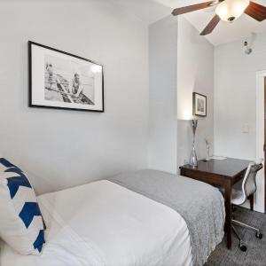 Small Room - One Twin Bed, Shared Bathroom