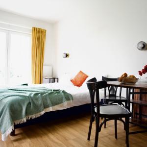 Studio (2 Adults)
