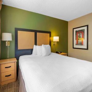 One Bedroom Suite with 1 Queen Bed - Non-Smoking