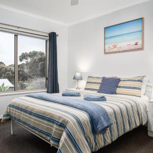 One-Bedroom Apartment with Sea View