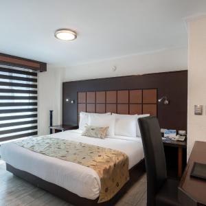 King Room with No View - Non Smoking/Interior Corridor with AC
