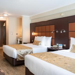 Queen Room with Two Queen Beds - Non-Smoking with AC