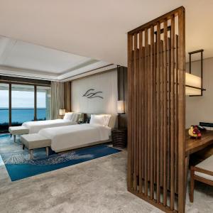 Classic Sea View High Floor Double Bed