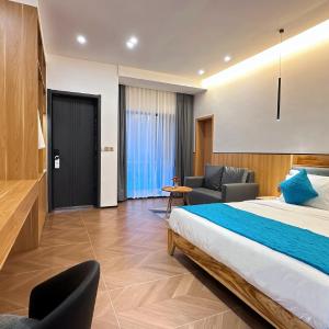 Deluxe Queen Room