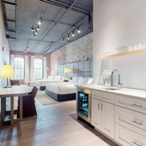 Riverfront Double King w/ Sofa Bed