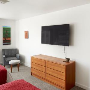 Deluxe Double Queen Suite with Kitchen