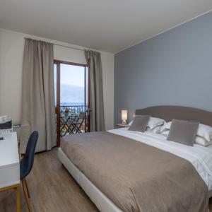 Superior Double or Twin Room with Lake View