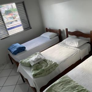 Basic Triple Room with Shared Bathroom