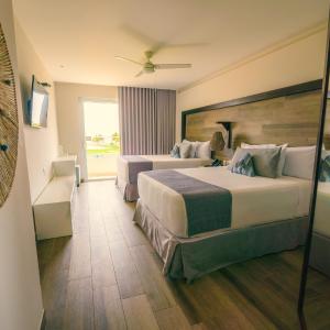 Deluxe Double Room with Sea View - Early Resort Access