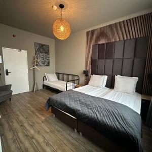Triple Room - Shower and Toilet