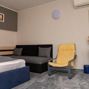 Deluxe Family Room (2 Adults + 1 Child)