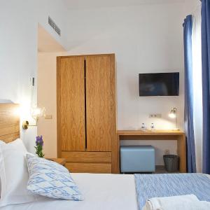 Double or Twin Room with Shower